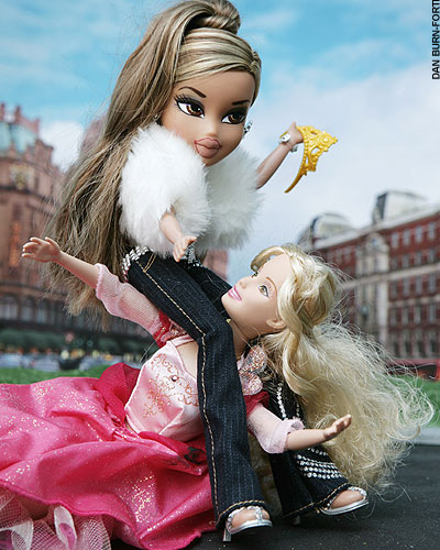 barbie and ken kissing. Barbie beat Bratz